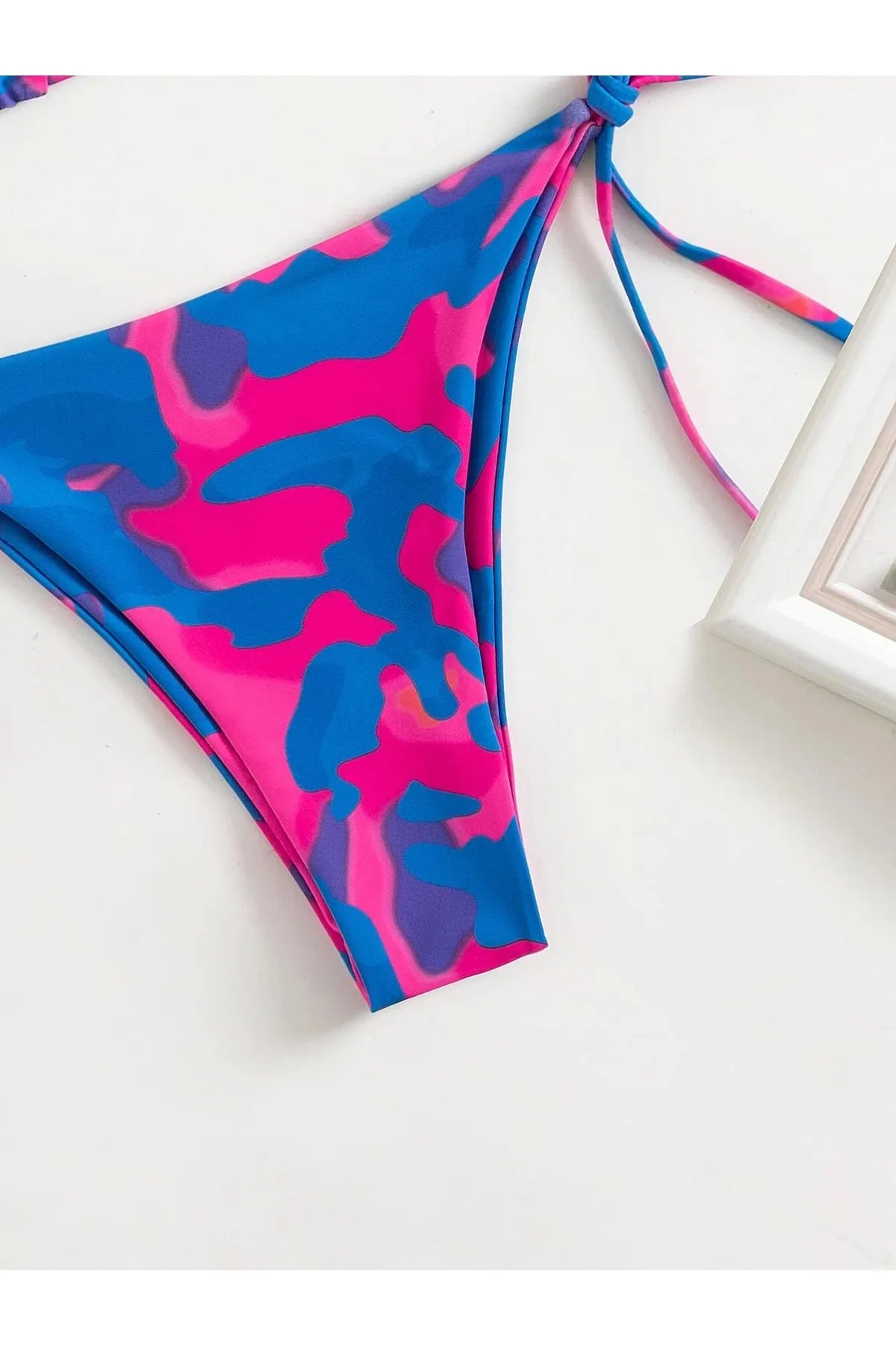 the DIFFerent Kamuflaj Baskı Detaylı Bikini Takımı