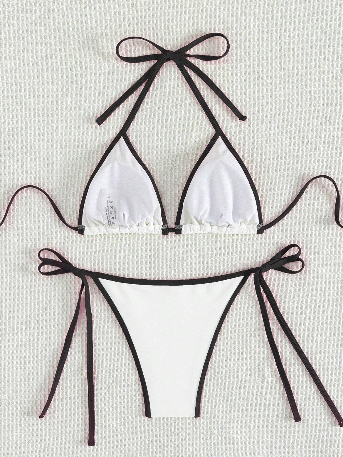 the DIFFerent Minimal Beyaz-Siyah Üçgen Bikini Takım