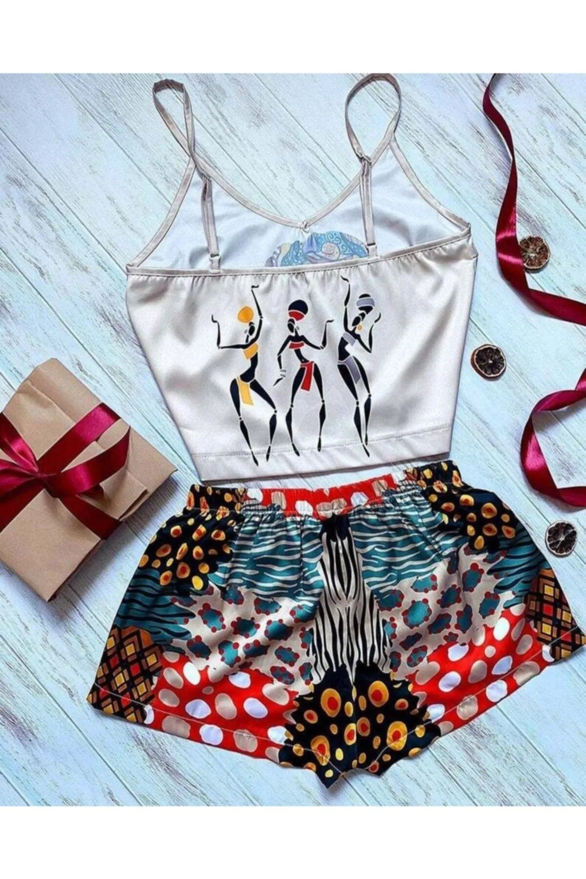 Çingene Desenli Saten Pijama Takımı