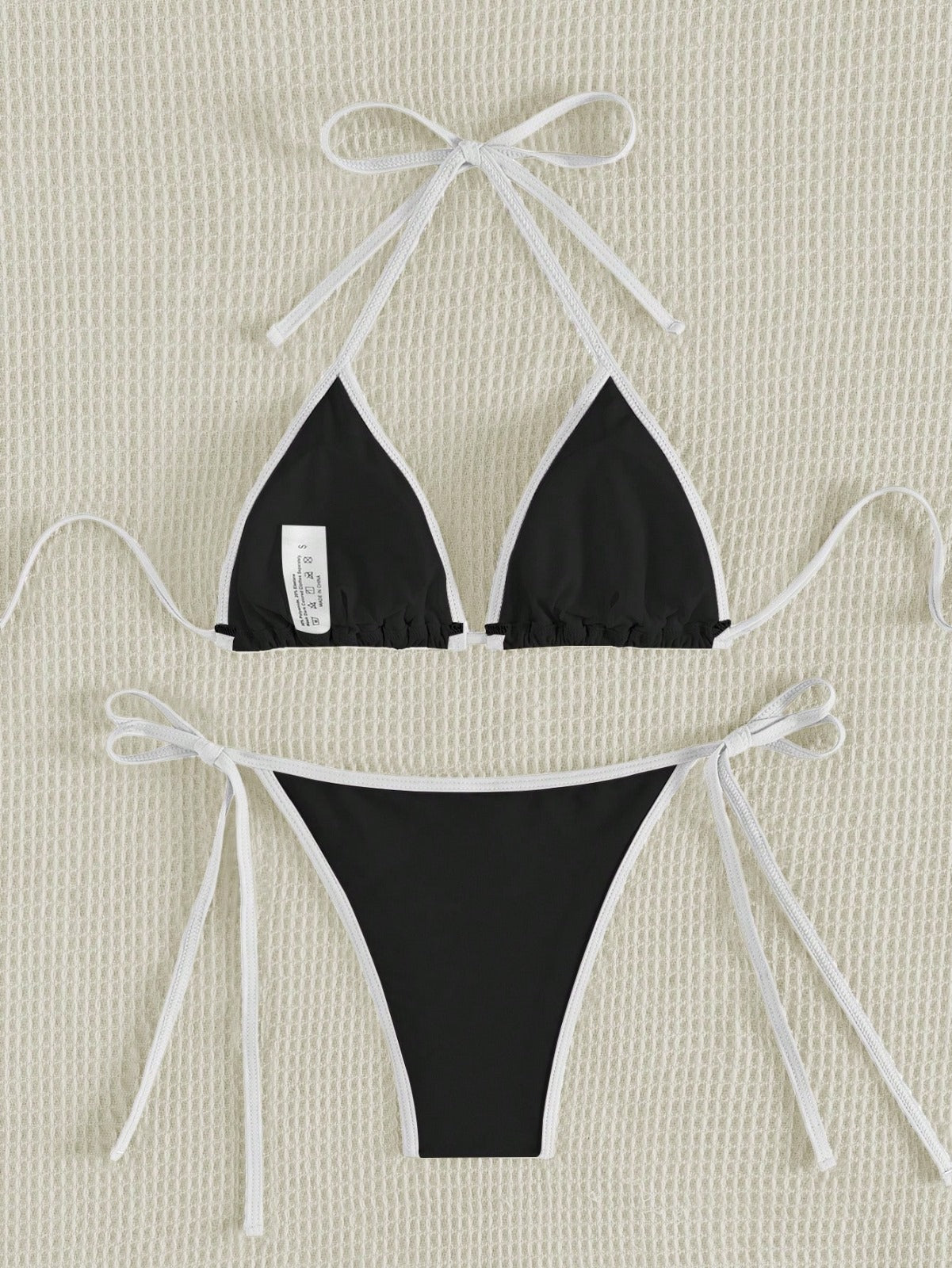 the DIFFerent Minimal Beyaz-Siyah Üçgen Bikini Takım